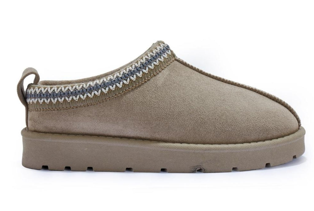 Women's Slip-On Slippers with Faux Fur Lining - Warm and Comfortable Footwear